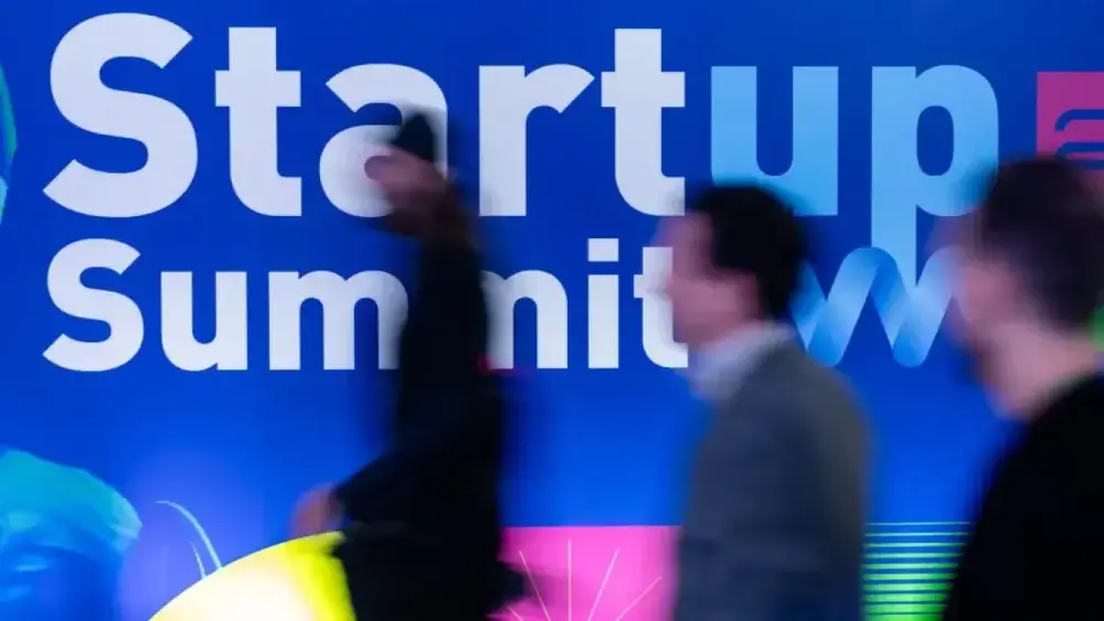 Startup Summit 2026: trilhas de IA a internacionalização