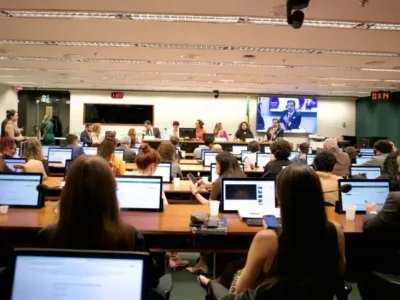 Câmara debate fim da escala 6x1 e impacto em pequenos negócios