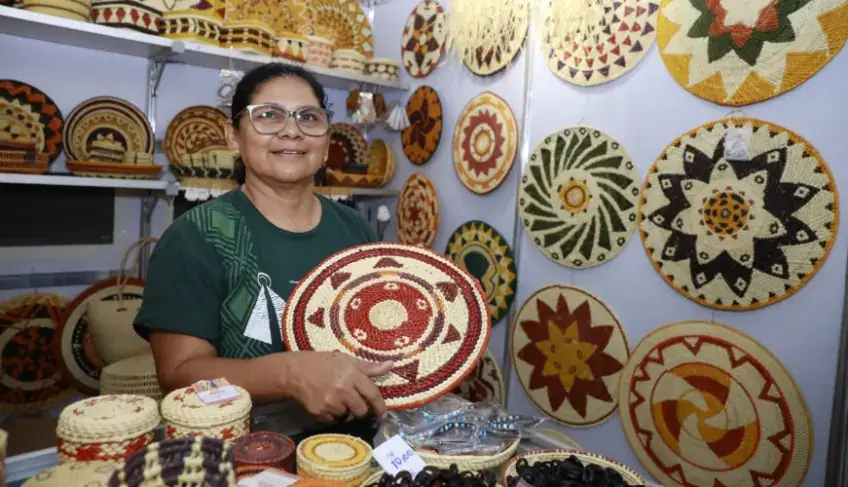 Nova lei incentiva trabalho de artesãs no país