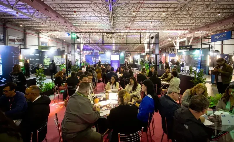 Rodada de negócios une empreendedores e influenciadores em feira do varejo