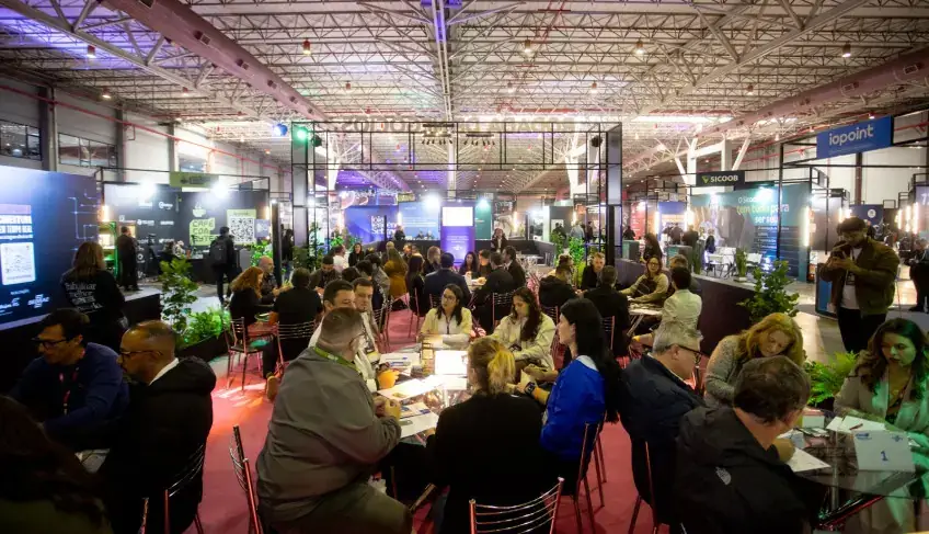 Rodada de negócios une empreendedores e influenciadores em feira do varejo