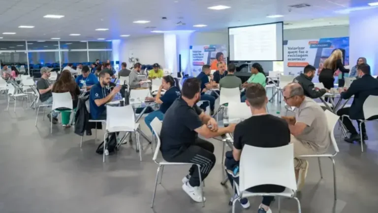 Cooperativas de catadores fecham negócios com 14 empresas em Curitiba