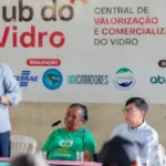 Projeto transforma vidro em renda para catadores